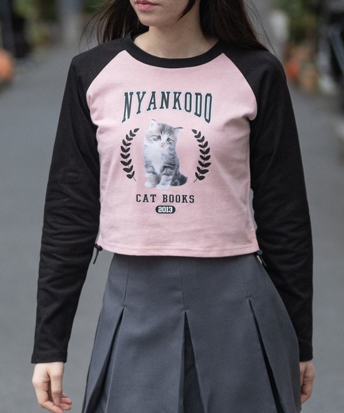 JOHN'S CLOSET(ジョンズクローゼット)の「【t】〔神保町にゃんこ堂〕ネコプリント サイドシャーリング ロンT(Tシャツ/カットソー・レディース・ブラック系1/ピンク系1/ピンク系2/ブラック系2/ホワイト系1/ホワイト系2・MEDIUM)」の6枚目の写真