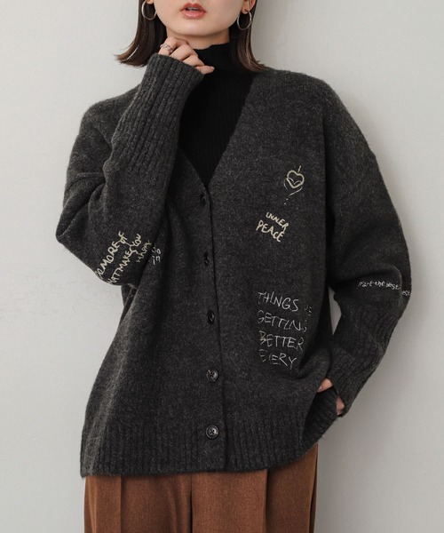 SENSE OF PLACE by URBAN RESEARCH（センスオブプレイスバイアーバンリサーチ）の「シシュウVネックカーディガン（カーディガン/ボレロ・レディース・チャコールグレー/アイボリー/ネイビー/ピンク・ONE）」の3枚目の写真