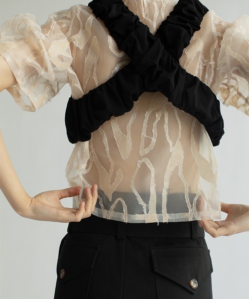 leinwande（ラインヴァンド）の「Holiday Crochet Crop Top