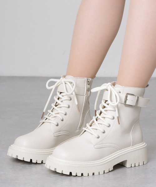 Lace Ladies(レースレディース)の「レザー調 ベルト付き レースアップ ショート ブーツ(ブーツ・レディース・ブラック/アイボリー・23cm/23.5cm/24cm/24.5cm/25cm/22.5cm)」の9枚目の写真