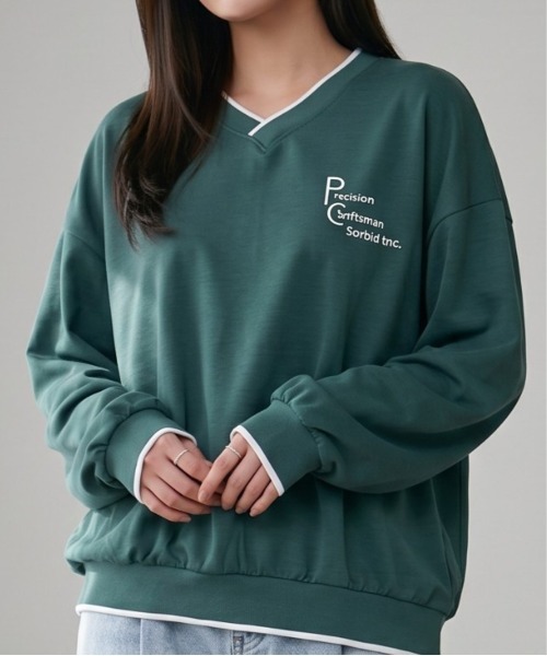 Per sist ence(パーシエンス)の「リブライン/プリントロゴ/Vネックプルオーバー(Tシャツ/カットソー・レディース・グリーン/ベージュ/ブラック・LARGE/MEDIUM/X-LARGE)」の3枚目の写真
