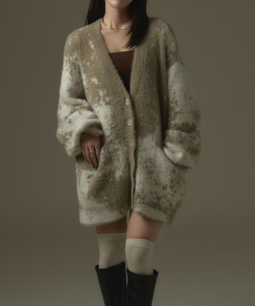 Calon mie(カロンミー)の「OVER SIZE SHAGGY KNIT CARDIGAN/オーバーシャギーニットカーディガン(カーディガン/ボレロ・レディース・ブラック/ライトグレー・FREE)」の10枚目の写真