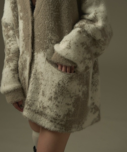 Calon mie(カロンミー)の「OVER SIZE SHAGGY KNIT CARDIGAN/オーバーシャギーニットカーディガン(カーディガン/ボレロ・レディース・ブラック/ライトグレー・FREE)」の12枚目の写真