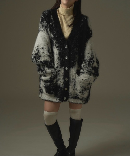 Calon mie(カロンミー)の「OVER SIZE SHAGGY KNIT CARDIGAN/オーバーシャギーニットカーディガン(カーディガン/ボレロ・レディース・ブラック/ライトグレー・FREE)」の7枚目の写真