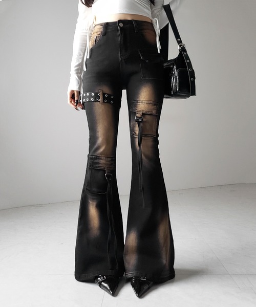 me+em select(ミームセレクト)の「【 2color / 4size 】ベルテッドアウトポケットヴィンテージフレアデニム / belted out pocket vintage flare denim(デニムパンツ・レディース・ブラック/ブルー・MEDIUM/SMALL/X-LARGE/LARGE)」の4枚目の写真