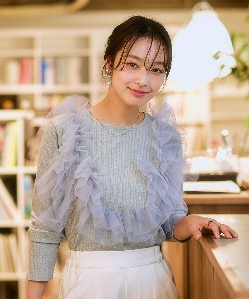 nissen(ニッセン)の「3WAYチュールフリルカットソー(Tシャツ/カットソー・レディース・杢グレー/ブラック・3L/LL/L/M/S)」の1枚目の写真