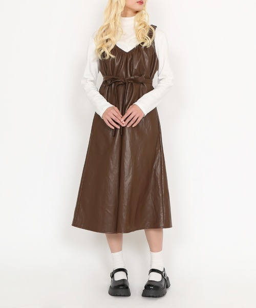 PUNYUS（プニュズ）の「合皮2WAYワンピース（ワンピース・レディース・ブラウン/ブラック・1/2/3/4）」の2枚目の写真