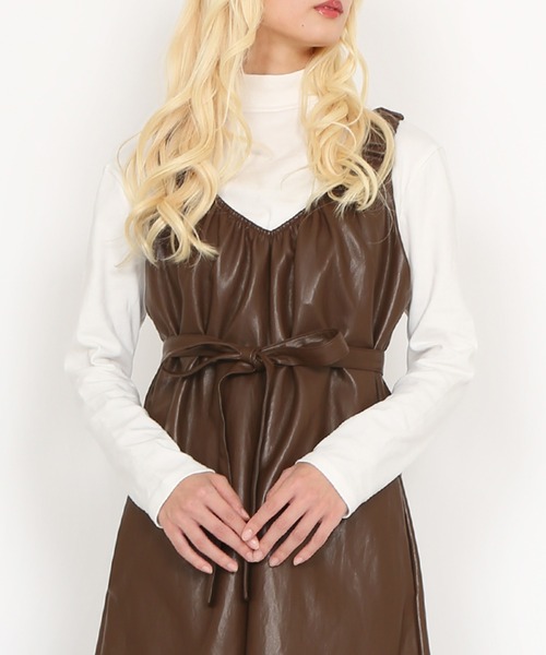 PUNYUS（プニュズ）の「合皮2WAYワンピース（ワンピース・レディース・ブラウン/ブラック・1/2/3/4）」の3枚目の写真