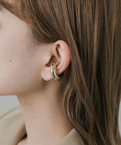 SMELLY（スメリー）の「ボリュームイヤカフ（イヤリング・レディース・ゴールド・-）」の2枚目の写真