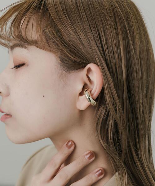 SMELLY（スメリー）の「ボリュームイヤカフ（イヤリング・レディース・ゴールド・-）」の3枚目の写真