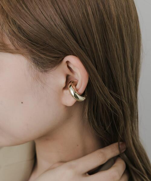 SMELLY（スメリー）の「ボリュームイヤカフ（イヤリング・レディース・ゴールド・-）」の4枚目の写真