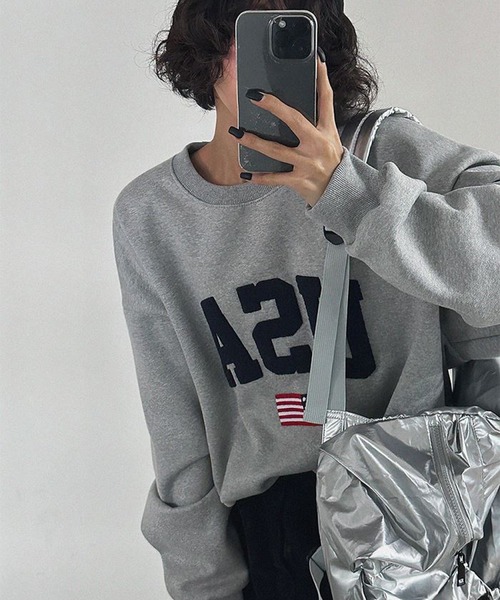 Revo.(レボ)の「【KOREAN SELECT】USA サガラロゴ 星条旗 ワンポイント刺繍 裏起毛 ビッグシルエット スウェット プルオーバー(スウェット・レディース・ブラック/アッシュグレー/グレー・FREE)」の4枚目の写真