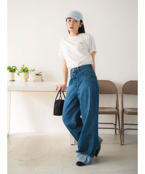 Ungrid(アングリッド)の「カラーエンブロイダリーTee(Tシャツ/カットソー・レディース・ブルー/ピンク/イエロー/チャコールグレー/オフホワイト・FREE)」の17枚目の写真