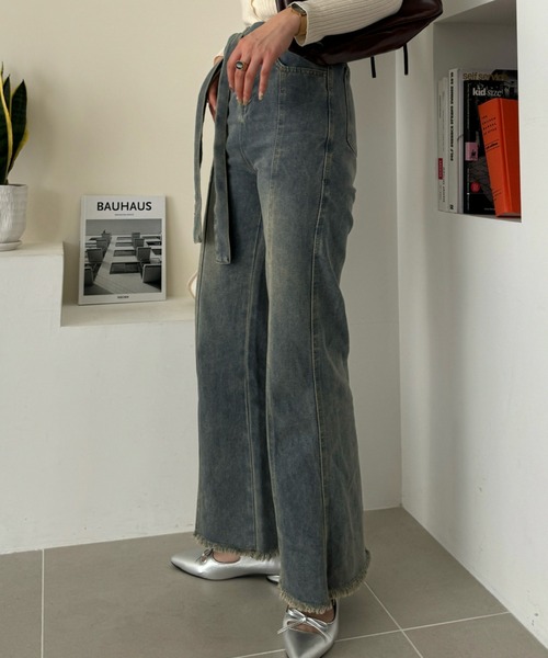 efill（エフィル）の「ベルト付き ヴィンテージ ライク ジーンズ パンツ（デニムパンツ・レディース・ライトブルー・FREE）」の4枚目の写真