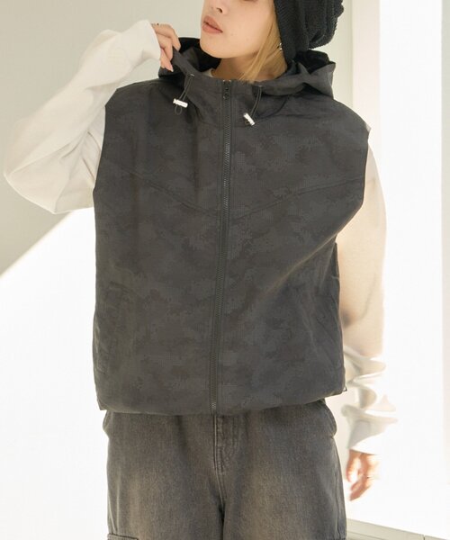 山p　SAINT LAURENT グレー フード付きベスト CIAOPANIC TYPY（チャオパニックティピー）の「【UNISEX】総柄フード