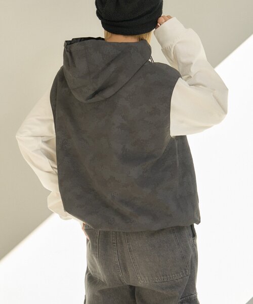 CIAOPANIC TYPY（チャオパニックティピー）の「【UNISEX】総柄フードベスト（ベスト・レディース・ベージュ/グレー/ブラック・MEDIUM/LARGE）」の12枚目の写真