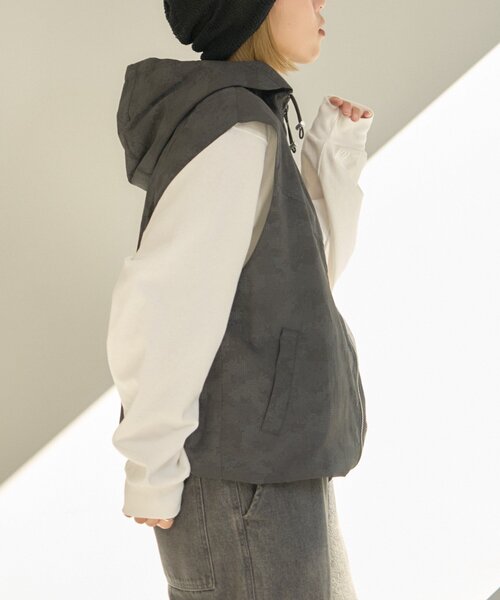 CIAOPANIC TYPY（チャオパニックティピー）の「【UNISEX】総柄フードベスト（ベスト・レディース・ベージュ/グレー/ブラック・MEDIUM/LARGE）」の13枚目の写真