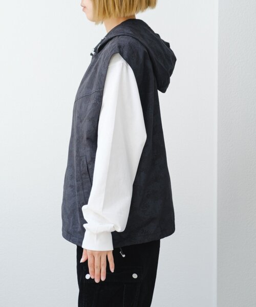 CIAOPANIC TYPY（チャオパニックティピー）の「【UNISEX】総柄フードベスト（ベスト・レディース・ベージュ/グレー/ブラック・MEDIUM/LARGE）」の19枚目の写真