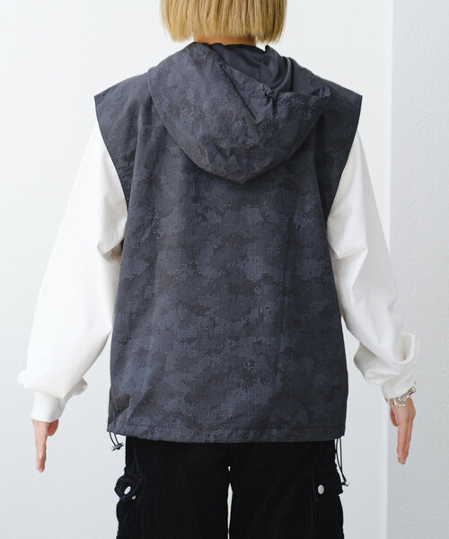 CIAOPANIC TYPY（チャオパニックティピー）の「【UNISEX】総柄フードベスト（ベスト・レディース・ベージュ/グレー/ブラック・MEDIUM/LARGE）」の20枚目の写真