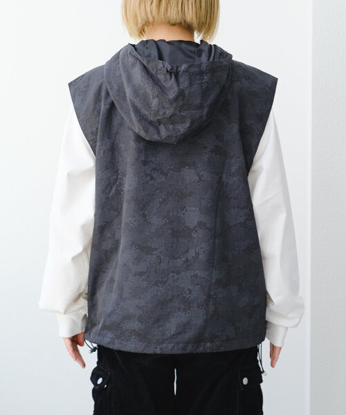 CIAOPANIC TYPY（チャオパニックティピー）の「【UNISEX】総柄フードベスト（ベスト・レディース・ベージュ/グレー/ブラック・MEDIUM/LARGE）」の21枚目の写真