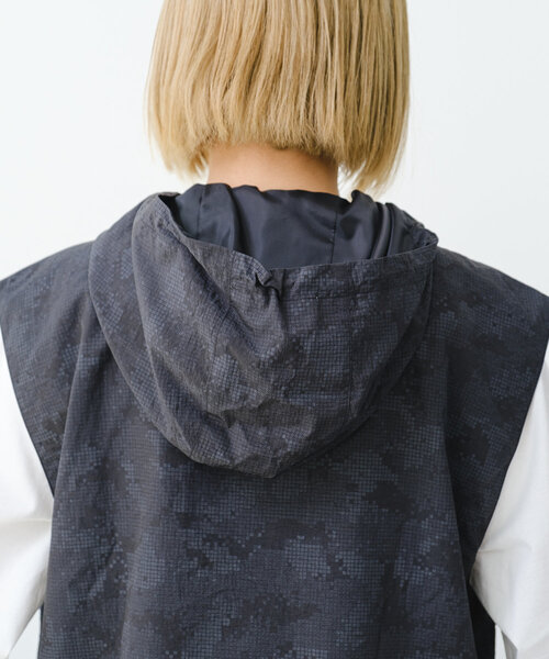 CIAOPANIC TYPY（チャオパニックティピー）の「【UNISEX】総柄フードベスト（ベスト・レディース・ベージュ/グレー/ブラック・MEDIUM/LARGE）」の22枚目の写真