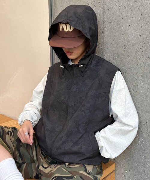 CIAOPANIC TYPY（チャオパニックティピー）の「【UNISEX】総柄フードベスト（ベスト・レディース・ベージュ/グレー/ブラック・MEDIUM/LARGE）」の6枚目の写真