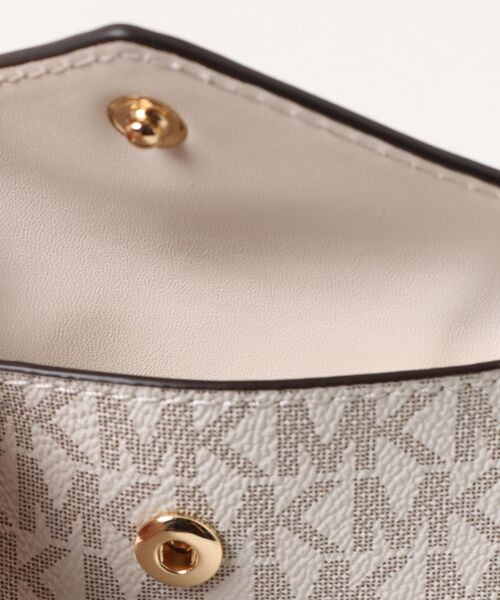 MICHAEL KORS(マイケルコース)の「VINCENT サフィアーノレザー クロスボディ ウィズ カードケース エクストラスモール(ショルダーバッグ・レディース・ベージュ系・FREE)」の2枚目の写真