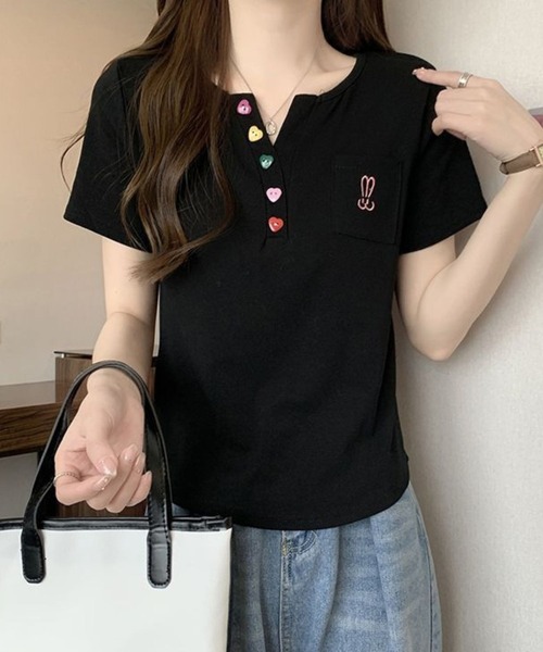 SPIGA（スピーガ）の「カラフルボタンヘンリーネックトップス（Tシャツ/カットソー・レディース・ブラック/ホワイト/ピンク・MEDIUM/LARGE）」の2枚目の写真
