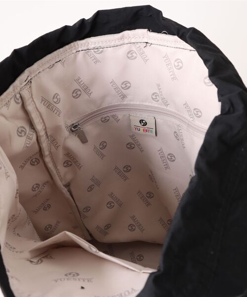 TONE SELECT GOODS(トーンセレクトグッズ)の「urbanfemine./A4サイズ収納 ドローストリングリュック U7422(バックパック/リュック・レディース・グリーン/ブラック・FREE)」の4枚目の写真