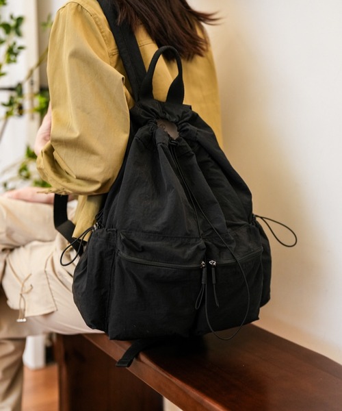 TONE SELECT GOODS(トーンセレクトグッズ)の「urbanfemine./A4サイズ収納 ドローストリングリュック U7422(バックパック/リュック・レディース・グリーン/ブラック・FREE)」の2枚目の写真