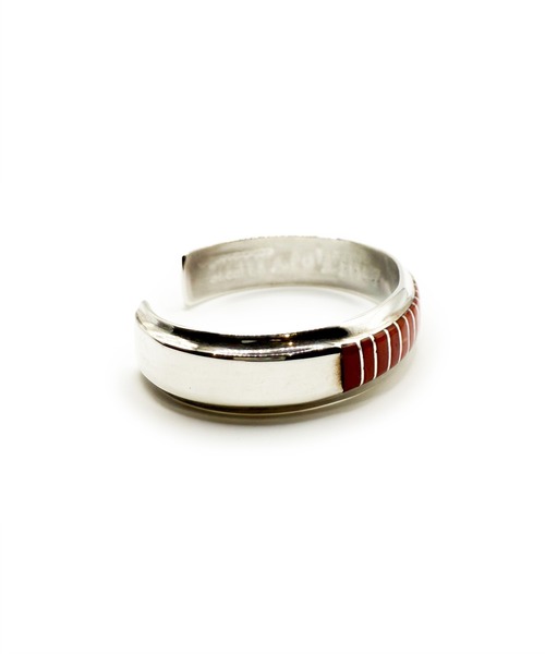 Indian Jewelry(インディアンジュエリー)の「THEATER シアター フラットコーラルシルバーバングル Made in USA(バングル/リストバンド・メンズ・シルバー・FREE)」の3枚目の写真