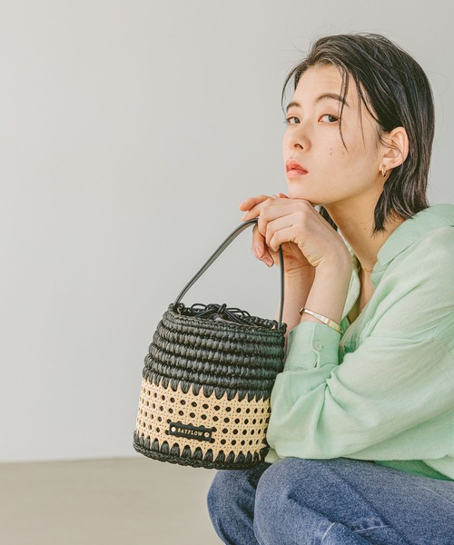 BAYFLOW(ベイフロー)の「かごめ編みコンビバケツショルダー(ショルダーバッグ・レディース・ブラウン/ブラック・FREE)」の2枚目の写真