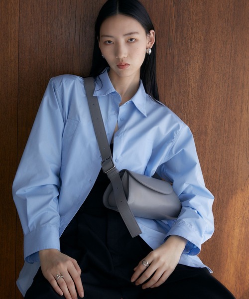 somlu.（ソンムル）の「【somlu.】横長ベルトショルダーバッグ（ショルダーバッグ・レディース・グレー/ブラック/アイボリー・FREE）」の3枚目の写真