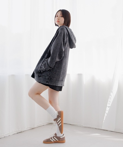 Anui（アニュイ）の「【UNISEX/選べる着丈】ピグメントZIPパーカー（パーカー・レディース・ブラック/カモフラージュ・SMALL/MEDIUM）」の6枚目の写真