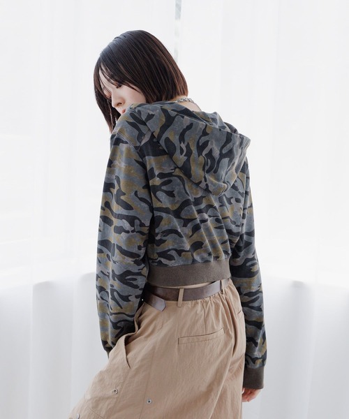 Anui（アニュイ）の「【UNISEX/選べる着丈】ピグメントZIPパーカー（パーカー・レディース・ブラック/カモフラージュ・SMALL/MEDIUM）」の14枚目の写真