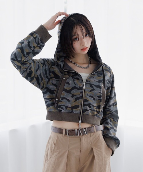 Anui（アニュイ）の「【UNISEX/選べる着丈】ピグメントZIPパーカー（パーカー・レディース・ブラック/カモフラージュ・SMALL/MEDIUM）」の15枚目の写真