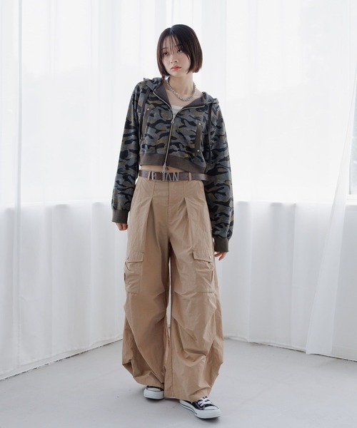 Anui（アニュイ）の「【UNISEX/選べる着丈】ピグメントZIPパーカー（パーカー・レディース・ブラック/カモフラージュ・SMALL/MEDIUM）」の17枚目の写真