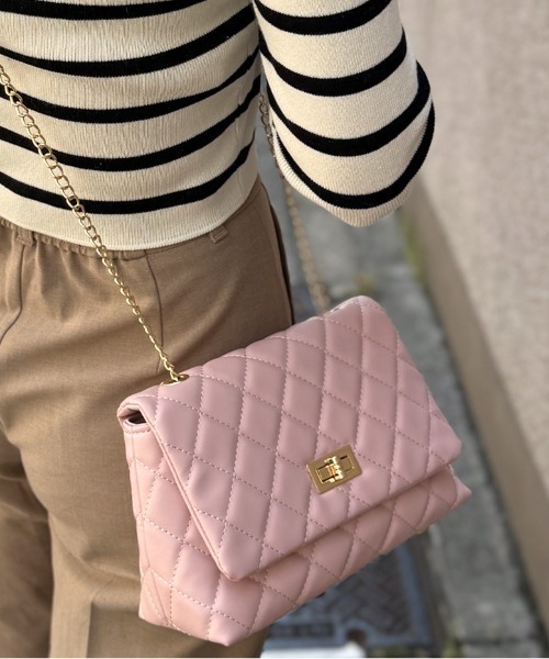 CLOTHY(クロシィ)の「【クラシカルな上品デザイン♪】キルティングチェーンバッグ(ショルダーバッグ・レディース・ブラック/サックスブルー/ホワイト/ピンク/ベージュ・FREE)」の17枚目の写真