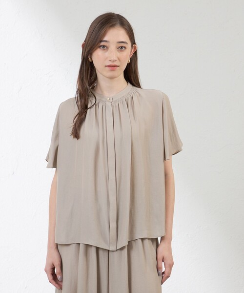 amaca(アマカ)の「ドライツイストブラウス(シャツ/ブラウス・レディース・ダークネイビー/ベージュ・38/40)」の2枚目の写真