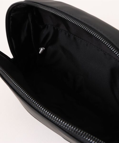 Arnold Palmer(アーノルドパーマー)の「パンチング フェイクレザー ミニサコッシュバッグ(ショルダーバッグ・メンズ・ブラウン/ブラック/チャコールグレー・F)」の16枚目の写真