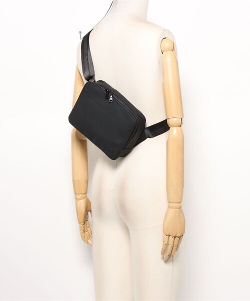 Arnold Palmer(アーノルドパーマー)の「パンチング フェイクレザー ミニサコッシュバッグ(ショルダーバッグ・メンズ・ブラウン/ブラック/チャコールグレー・F)」の17枚目の写真