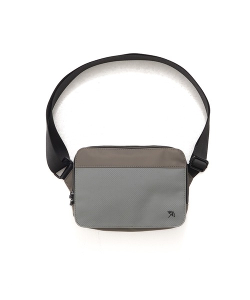 Arnold Palmer(アーノルドパーマー)の「パンチング フェイクレザー ミニサコッシュバッグ(ショルダーバッグ・メンズ・ブラウン/ブラック/チャコールグレー・F)」の6枚目の写真