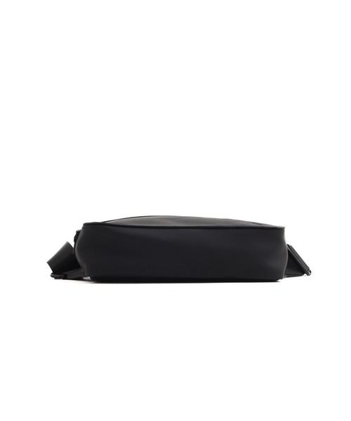 Arnold Palmer(アーノルドパーマー)の「パンチング フェイクレザー ミニサコッシュバッグ(ショルダーバッグ・メンズ・ブラウン/ブラック/チャコールグレー・F)」の11枚目の写真