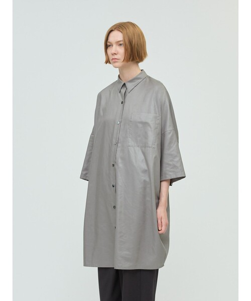 mizuiroind（ミズイロインド）の「mizuiro ind グロッシーワイドハーフスリーブシャツワンピース（ワンピース・レディース・グレー/ブラック/ネイビー・FREE）」の8枚目の写真