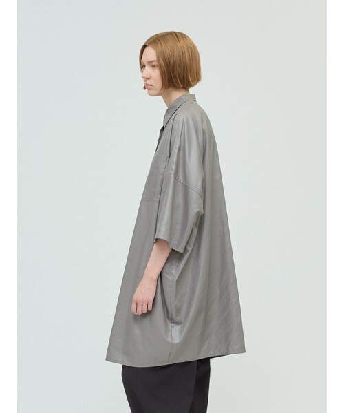 mizuiroind（ミズイロインド）の「mizuiro ind グロッシーワイドハーフスリーブシャツワンピース（ワンピース・レディース・グレー/ブラック/ネイビー・FREE）」の9枚目の写真