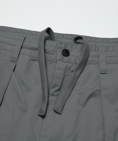 BAL（バル）の「COTTON TWILL OVER SIZED BERMUDA SHORT（その他パンツ・メンズ・ベージュ/チャコール/ブラック・2/1/3）」の11枚目の写真