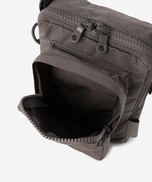 【美品】AMIACALVAアミアカルヴァ ミニポーチ付き ショルダーバッグ XL 美品】AMIACALVAアミアカルヴァ ミニポーチ付き ショルダー