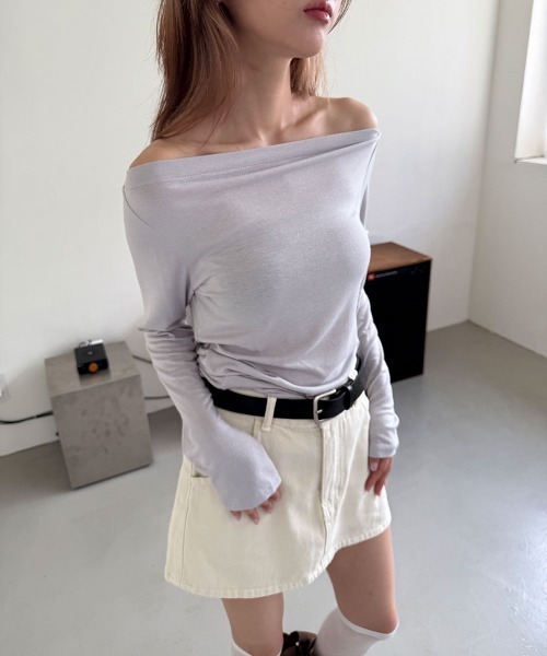 4INT.(フォイント)の「ベーシック オフショルダー 無地 長袖 Tシャツ(Tシャツ/カットソー・レディース・ベージュ/ホワイト/ブラック/グレー・FREE)」の1枚目の写真