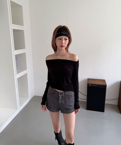 4INT.(フォイント)の「ベーシック オフショルダー 無地 長袖 Tシャツ(Tシャツ/カットソー・レディース・ベージュ/ホワイト/ブラック/グレー・FREE)」の5枚目の写真