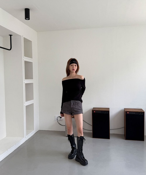 4INT.(フォイント)の「ベーシック オフショルダー 無地 長袖 Tシャツ(Tシャツ/カットソー・レディース・ベージュ/ホワイト/ブラック/グレー・FREE)」の6枚目の写真